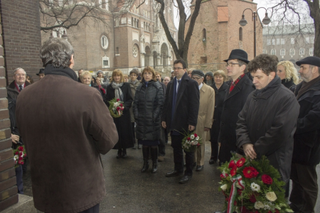 Kolcsey_szobor_koszoruzas_2015._januar_21 Kolcsey_szobor_koszoruzas_2015._januar_21