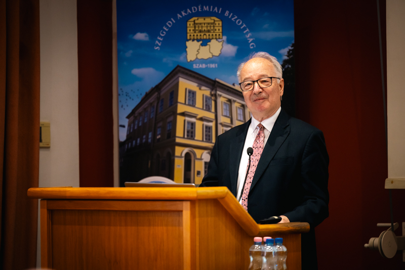 Dr. Hudecz Ferenc, az MTA alelnöke