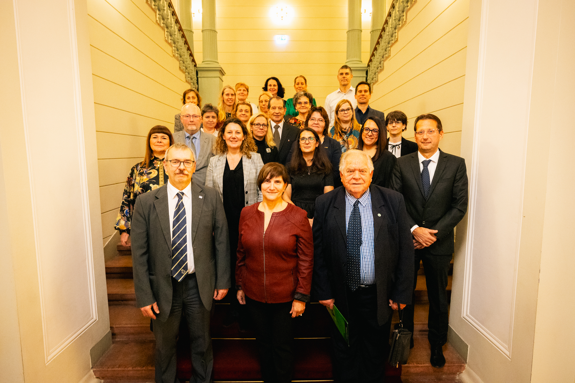 Az SZTE minőségügyi szakemberei és minőségtanúsítási partnerei az ünnepi szakmai napokon Az SZTE minőségügyi szakemberei és minőségtanúsítási partnerei az ünnepi szakmai napokon